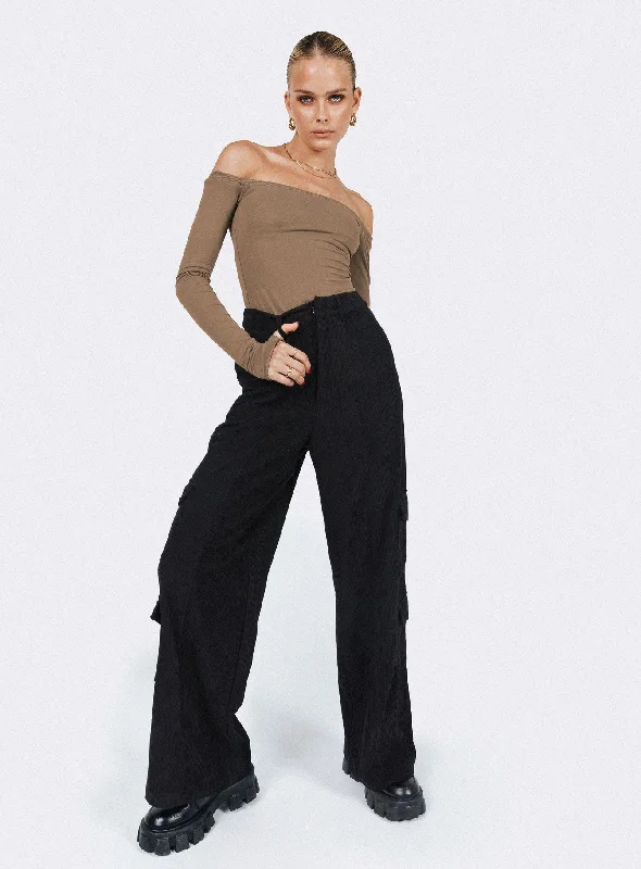 Chic Wardrobe Essentials Bando Cargo Pants Black