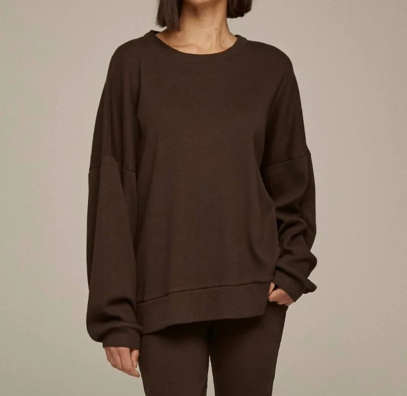 Casual Chic Women's Porter Ribbed Oversized Crew Pullover In Umber